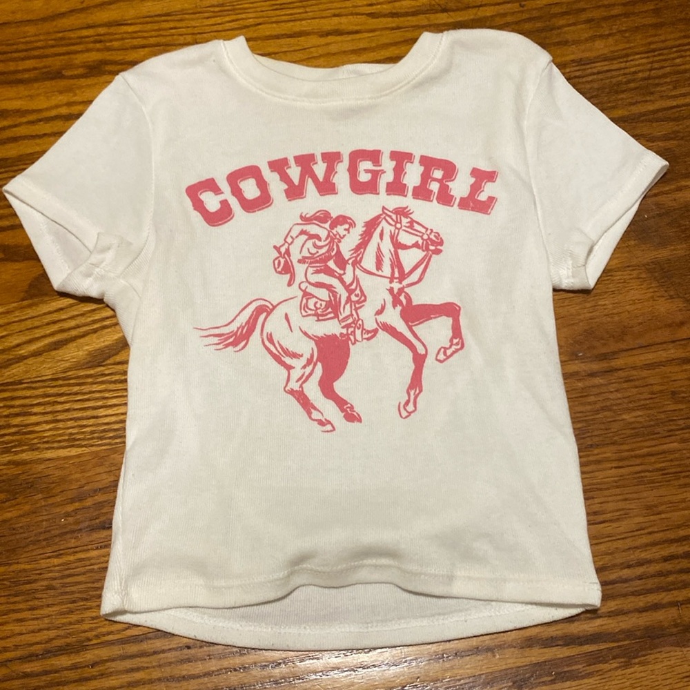 cute somewhat cropped top from tilly’s! only worn once!